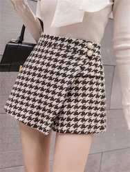 Frauen Winter Rock Shorts Hohe Taille Plaid Feminino Woolen Hahnentritt Tasten Unregelmäßigen Mini Skater Warme Verdicken Kurze Hosen