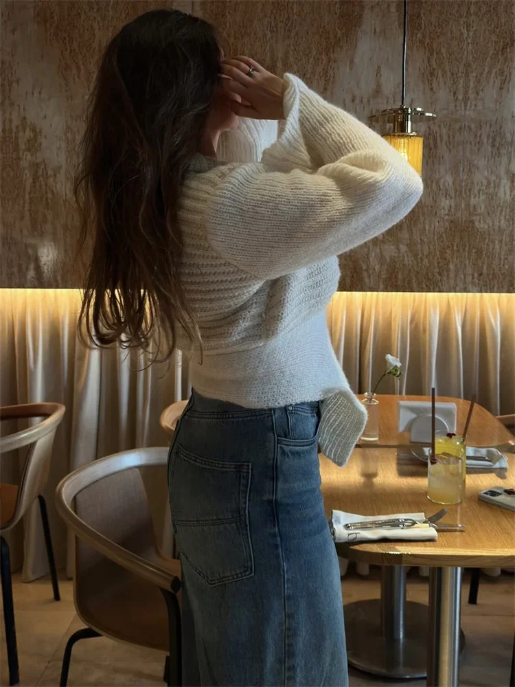 เสื้อคาร์ดิแกนไหมพรมสีขาวสไตล์วินเทจสำหรับผู้หญิง ดีไซน์ฉลุลาย ทรงหลวม สวยหรู สำหรับฤดูใบไม้ร่วง 2025 เสื้อคลุมไหมพรมสำหรับผู้หญิง