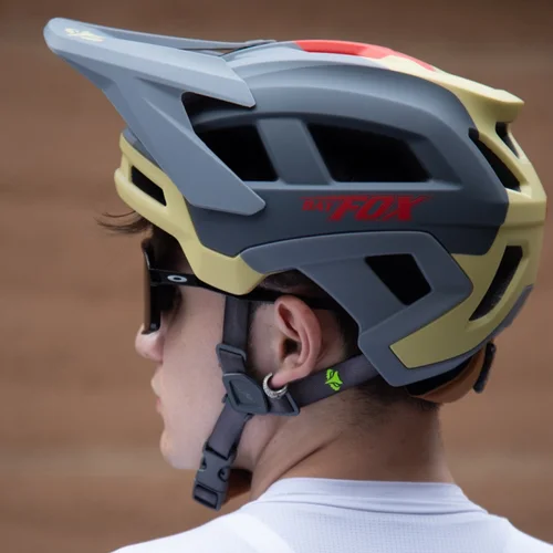 Imagen 1 del producto BATFOX 2025 nuevo casco de bicicleta de montaña verano colorido casco de ciclismo para adultos jóvenes hombres y mujeres cascos de bicicleta de carreras de velocidad