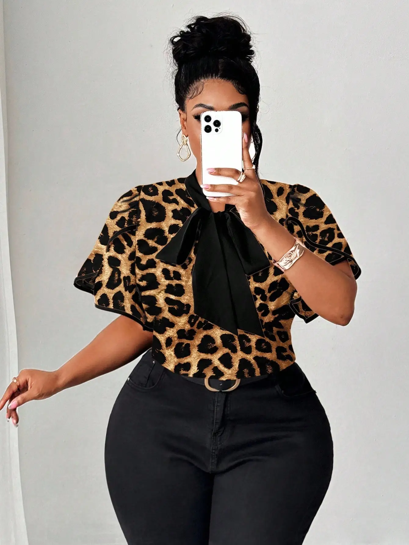 

Блузка с леопардовым принтом, воротником-бантом и рюшами для женщин