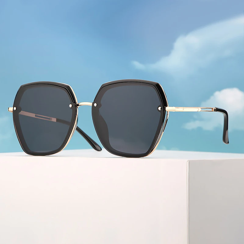 High-End-Sonnenbrille für Damen mit Sonnenschutz und UV-Schutz; Schlankheits-Sonnenbrille für runde und große Gesichter.