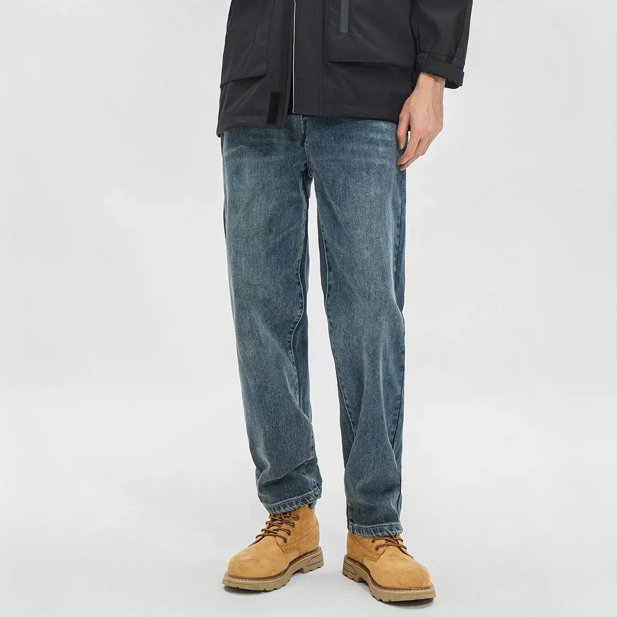 

Большие размеры 6XL, осень-зима 2025 г., мужские джинсы, свободные прямые брюки, светло-голубые повседневные минималистичные трендовые джинсы, однотонные брюки