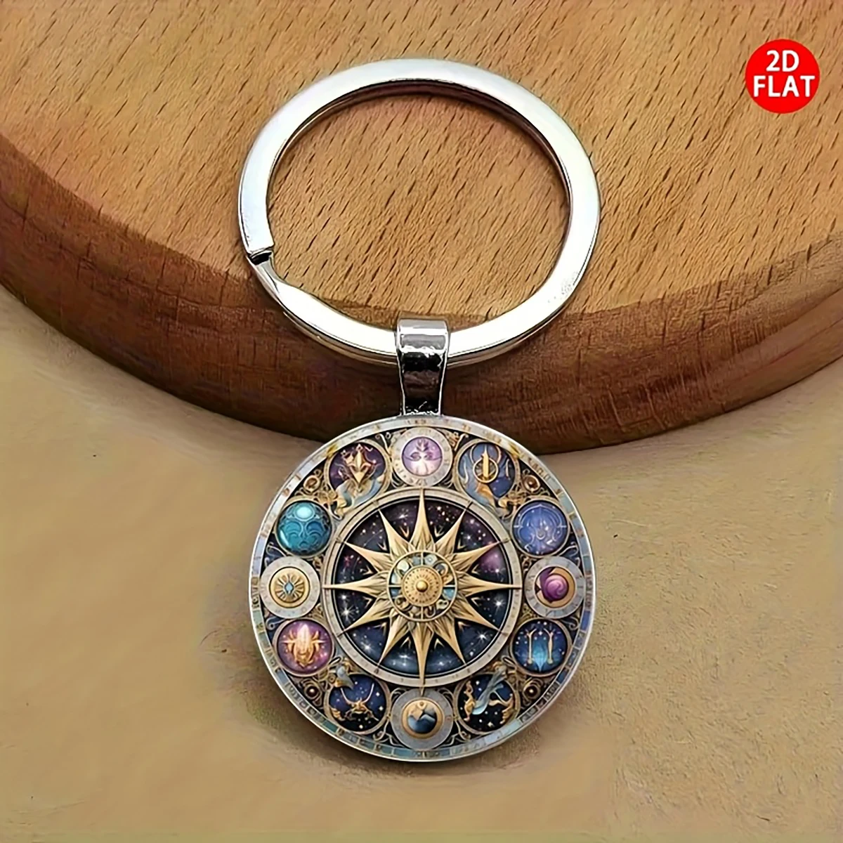 Retro-Himmlischer Schlüsselanhänger. Sonne, Mond & Sterne mit Tierkreiszeichen. Metallische Oberfläche. Unisex-Geschenk für Feiertage & Jahrestage. – Detail 5