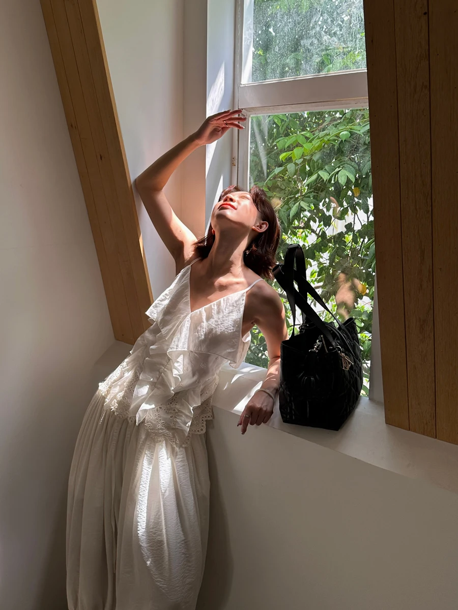 

Женская майка Ele с вышивкой V-Ne, лето 2025, новинка Sle, шелковая ткань с тяжелой вышивкой, французский Sle, ажурная D...