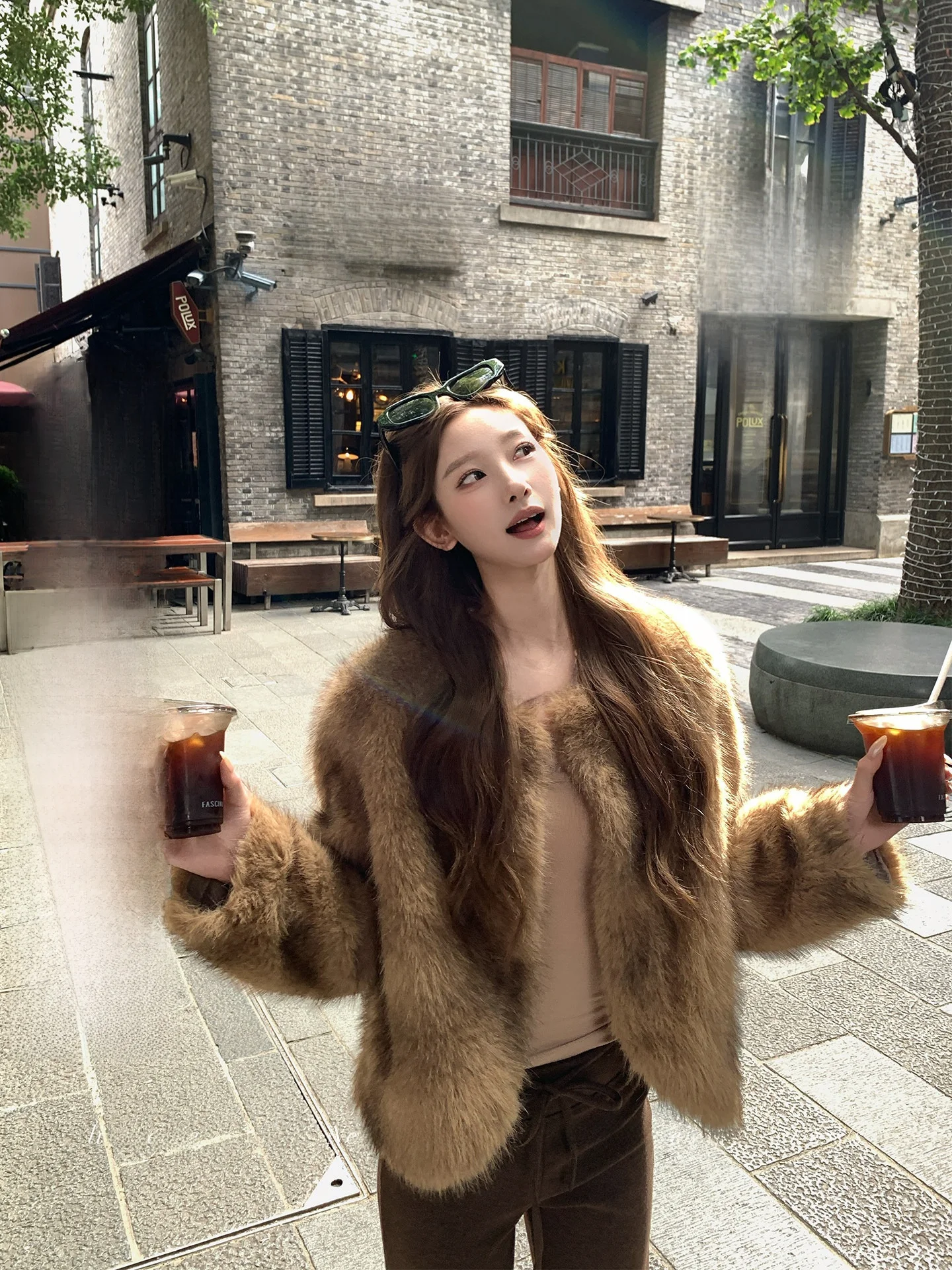 

Винтажное пальто LIONE из экологически чистого меха, цвет кофе, женская верхняя одежда, круглый воротник, длинный рукав, приталенный крой