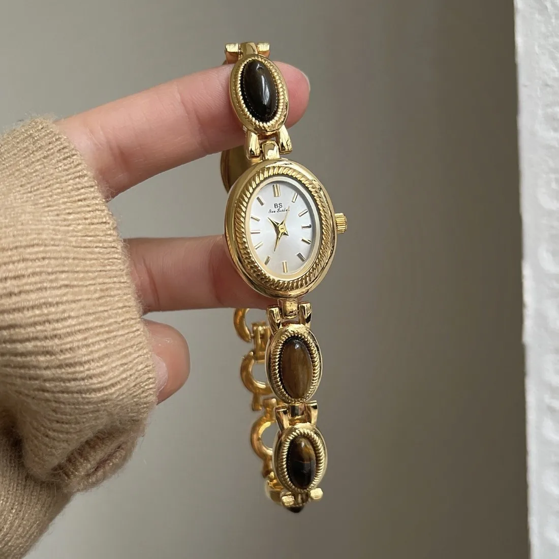Xiaoxiang medievale luce lusso braccialetto di perle orologio temperamento orologio da donna piccolo orologio d'oro