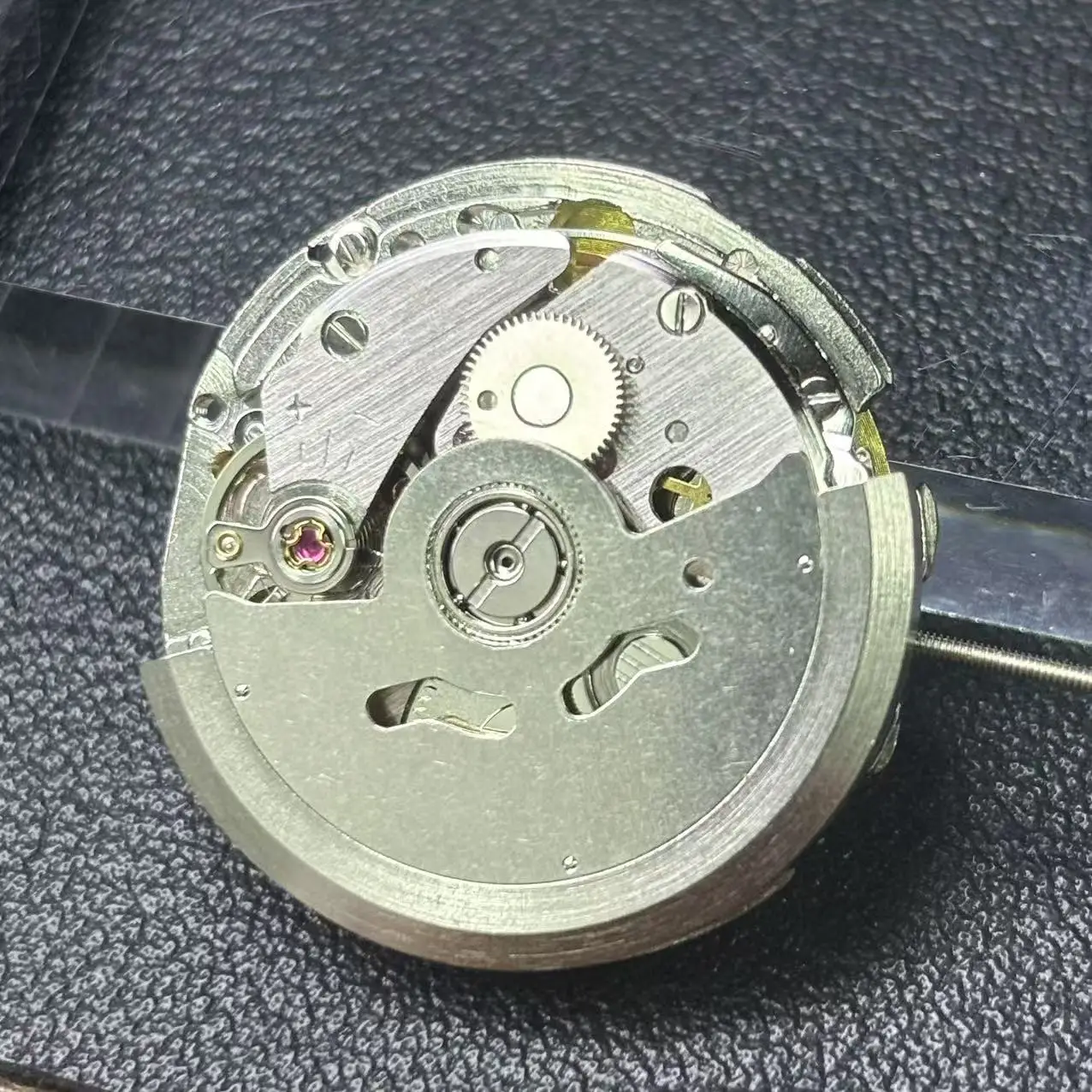China NH35 Automatic Mechanical Movement Men's Watch Single Calendar 3-Point Display Three-pin Style for Watch Accessories NH35A