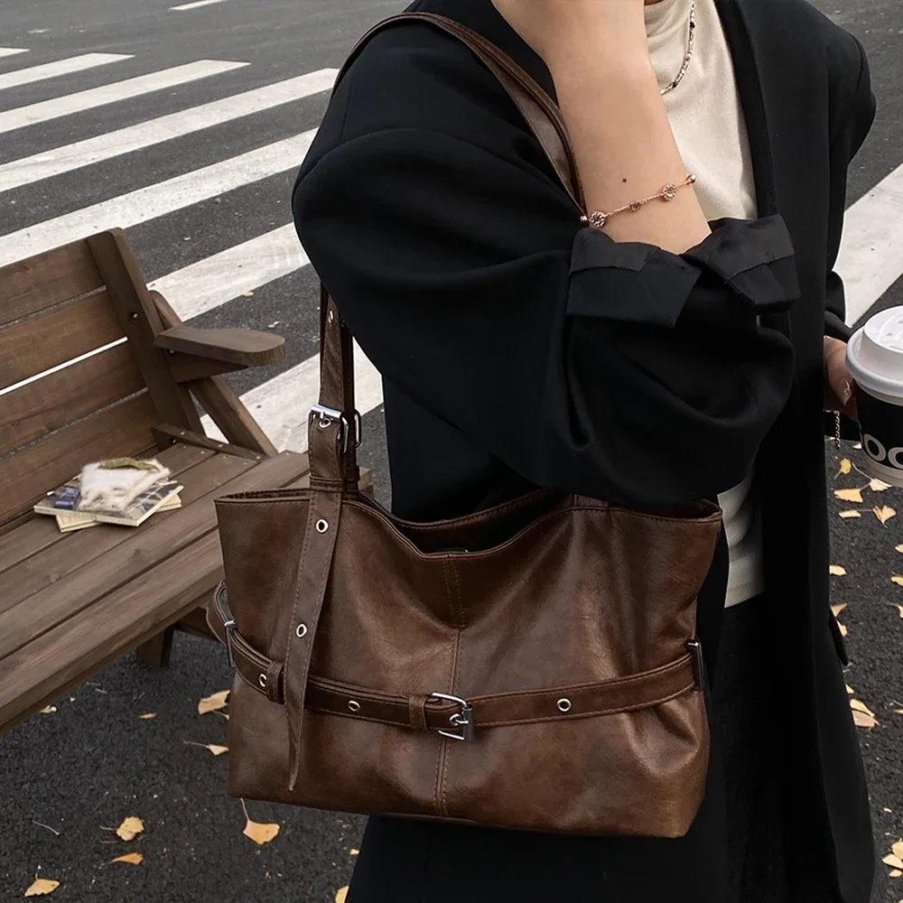 

2025 Autumn Soft Leather Tote Bag for Women Spacious Work Commuter Shoulder Bag Chic Top Handle Purse Versatile Day to Night Bag