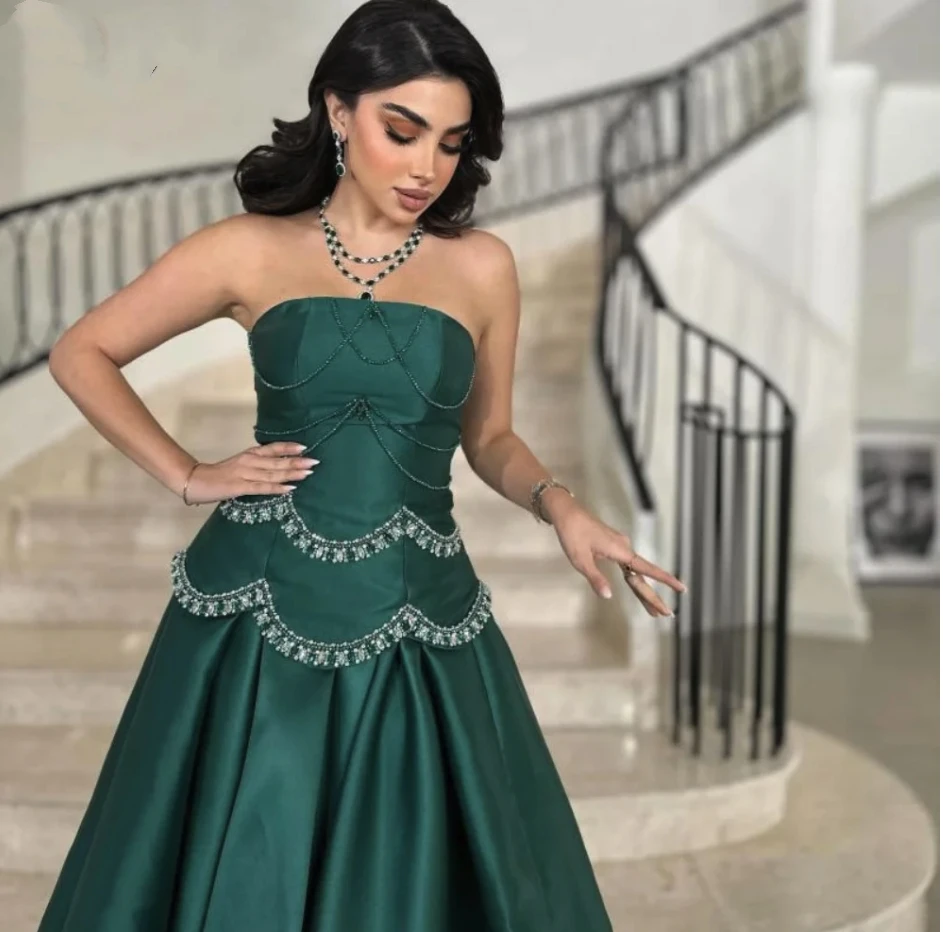 تدابير مخصصة فستان سهرة بدون حمالات فستان حفلات على شكل حرف a للحفلات بدون أكمام فستان ستان كريستالي للمناسبات الخاصة 2025