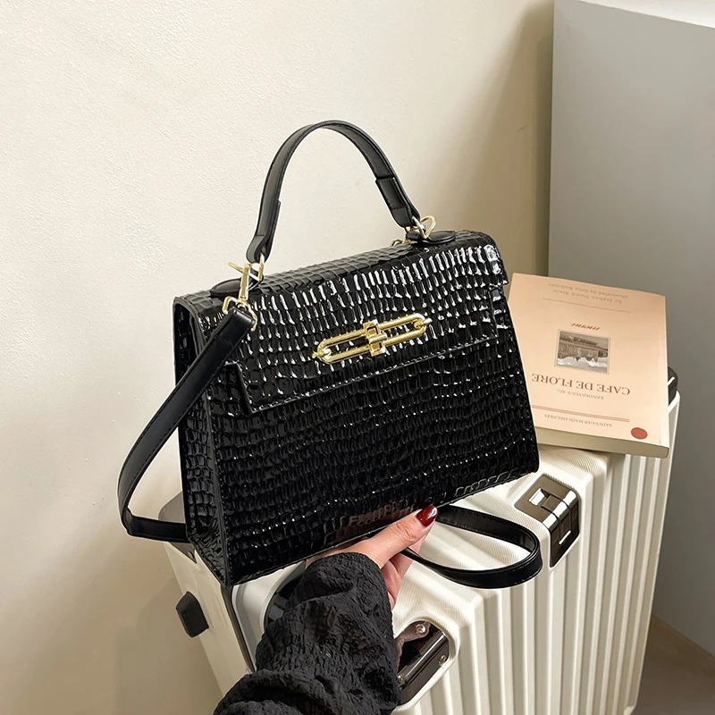 

Chic Crossbody Messenger Bag for Women, High-Quality Leather Shoulder Handbag By Famous Designer, Elegant Look