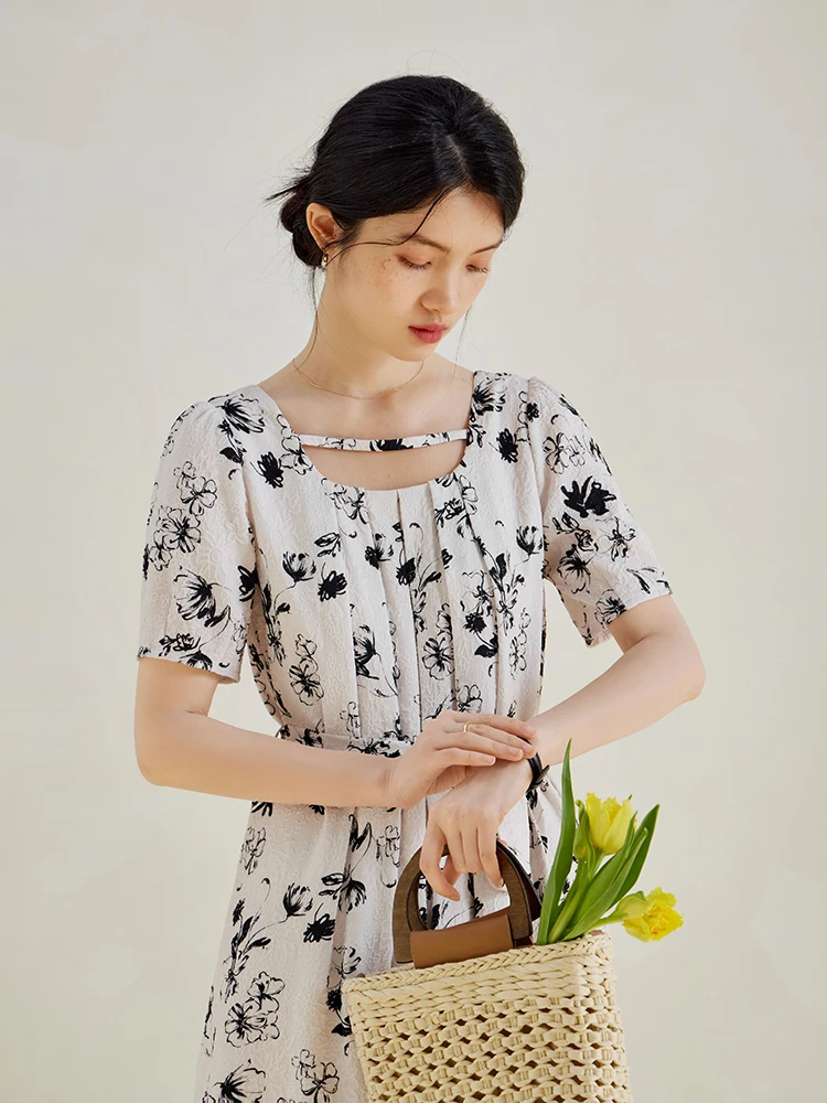 ZIQIAO Bohemian Seaside Holiday Style Floral Dress for Female Summer Niche Sense Slimming Loose Waist Long Dress for Women