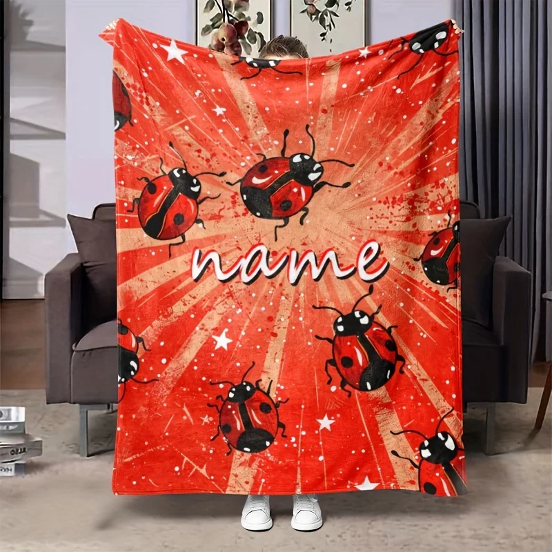 Personalisierter Name Marienkäfer, rotes Design, bequeme Flanelldecke, moderner Stil, personalisierter Digitaldruck