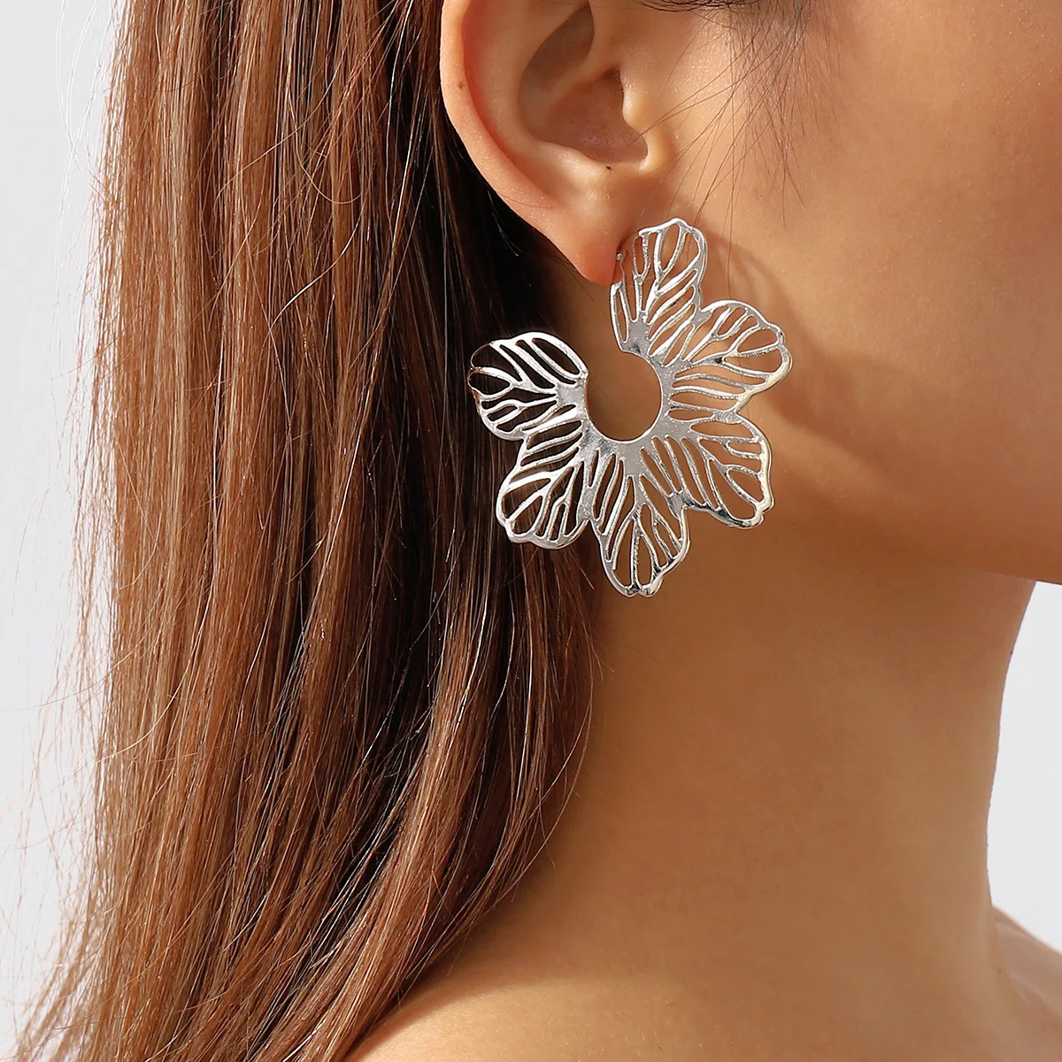 Creative Hollow Big Flower Leaf Metal Drop Earrings For Women New Exaggerated Temperament Gold Color Personality Jewelry