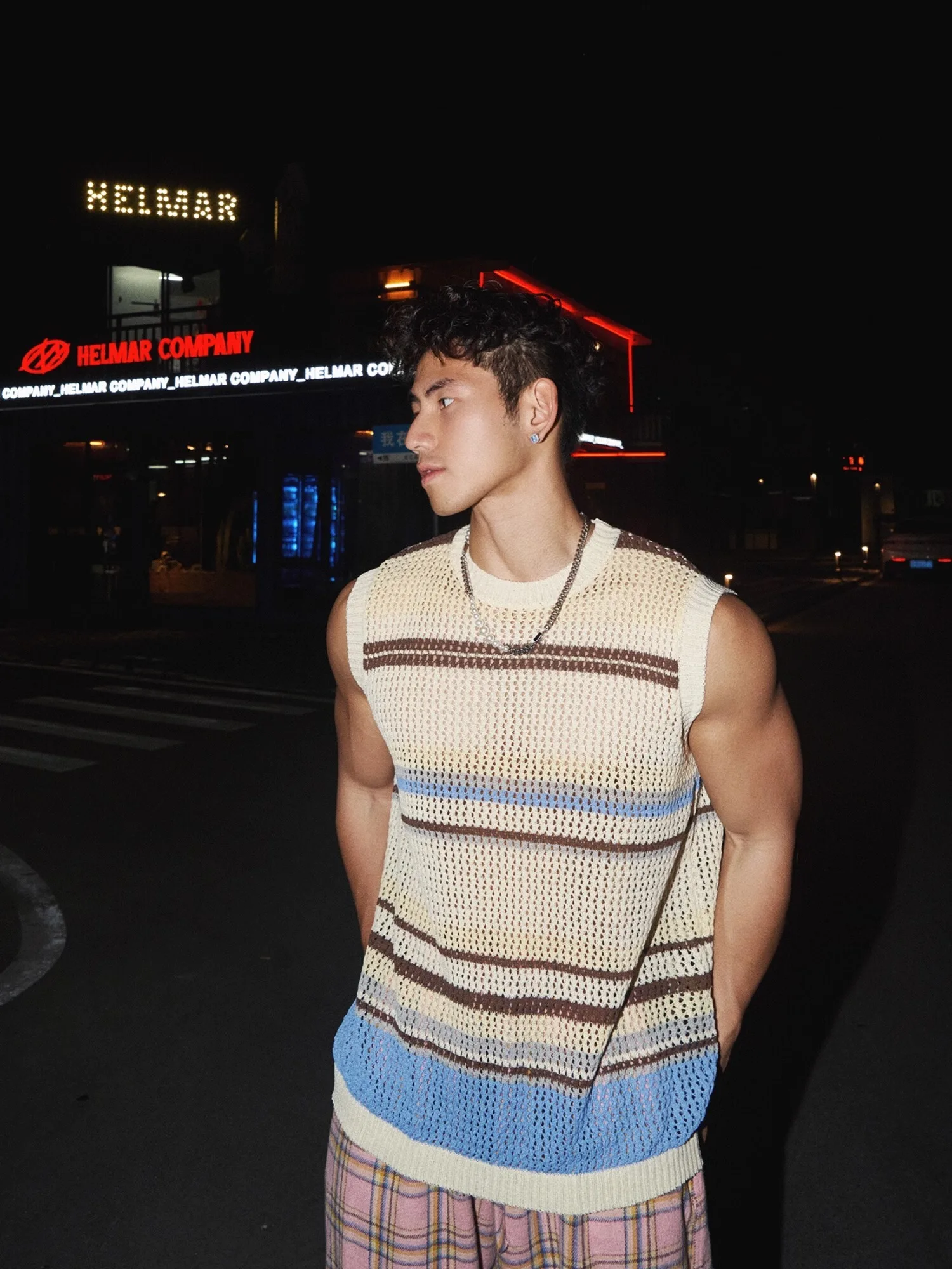 

Man Rainbo Sweater Vest American Striped Contrasting Loose Sleeveless Vest Knit T-shirt Summer High Street Niche Hollow Top