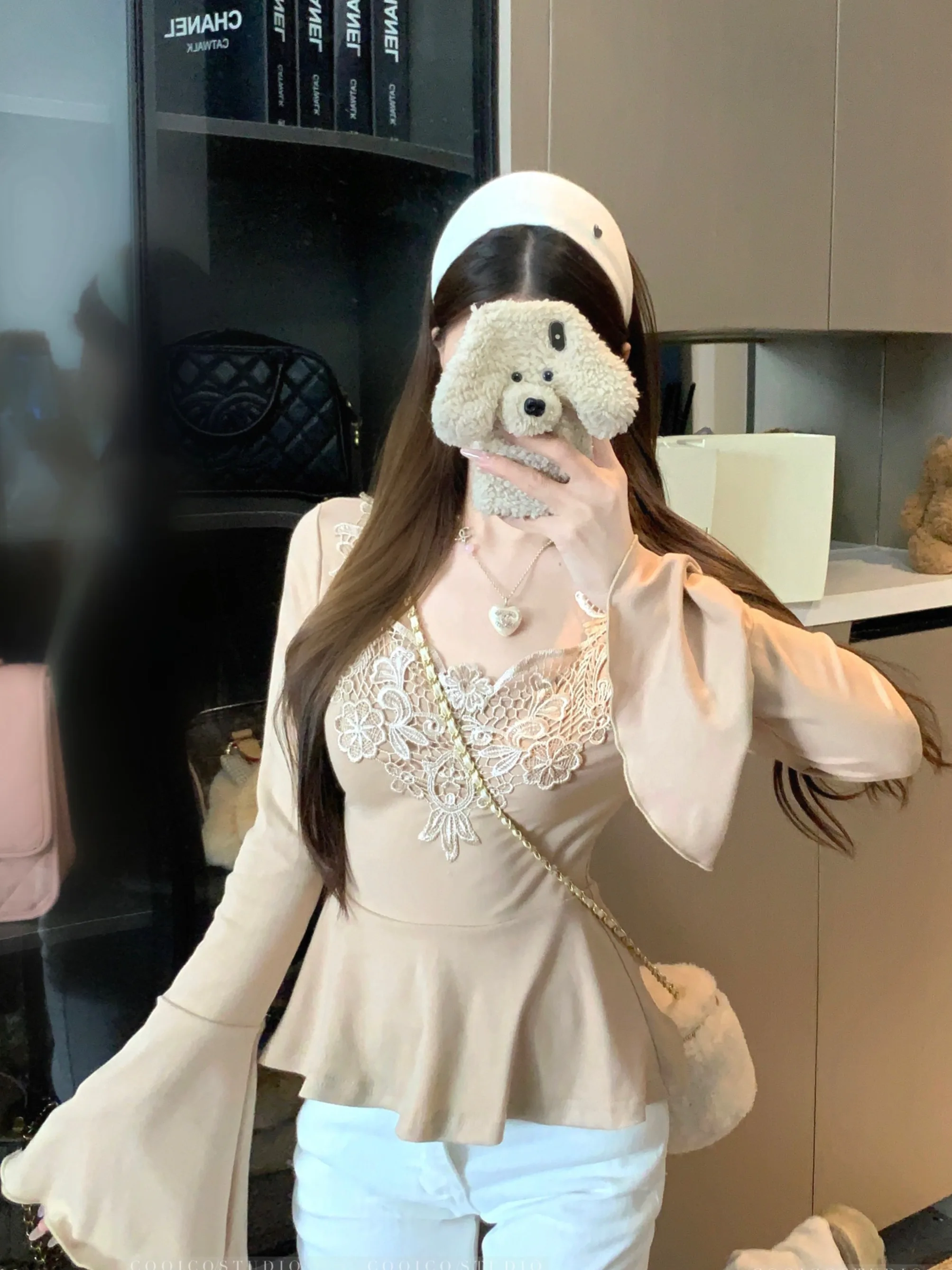 

Элегантный топ во французском стиле с кружевными вставками, женская футболка без рукавов, облегающая базовая рубашка с рукавами-колокол, для прогулок по городу, подходит для девушек