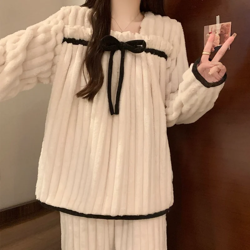 

Korean Style Thickened Flannel Coral Velvet Pajamas for Women Sweet Loose Fit for Outdoor Wear Comfortable Sleepwear