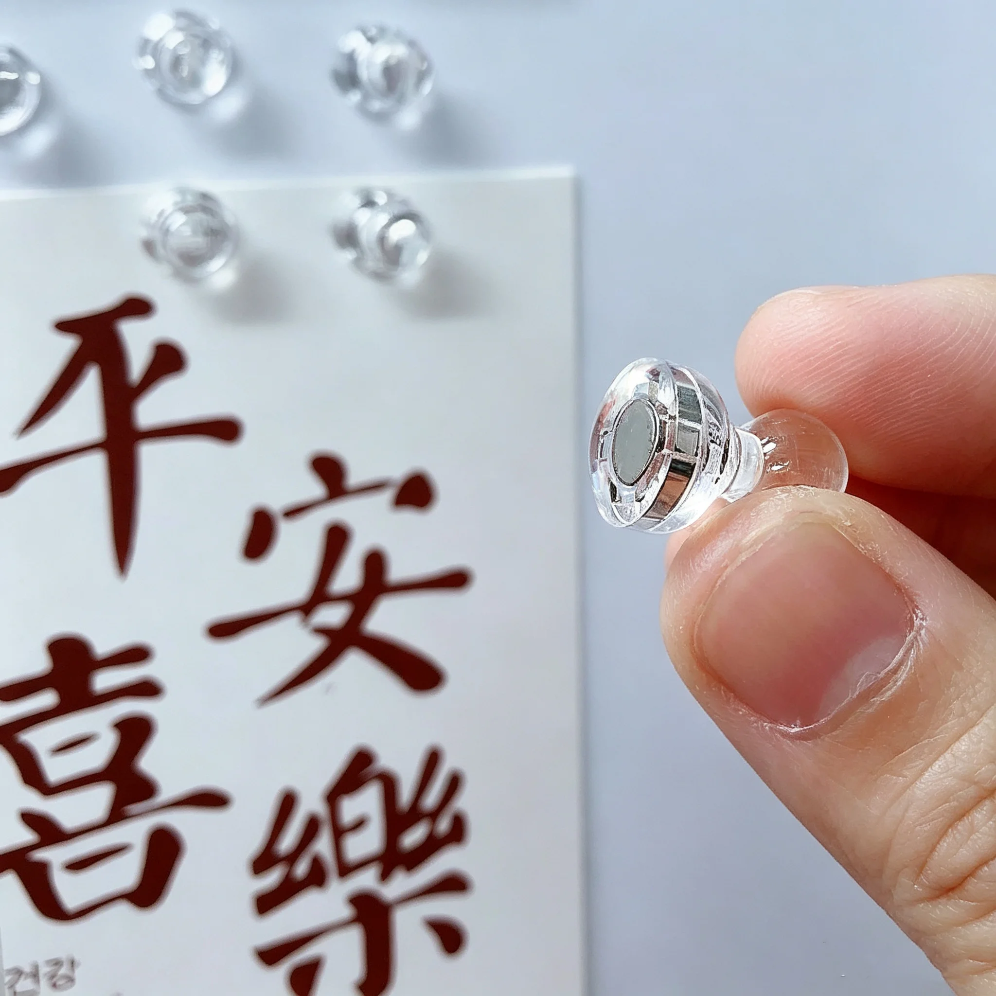 28 PCS Transparent Magnetic Push Pins Strong Magnets Thumbtacks for Refrigerator Whiteboard Photo Display Office Home Decor