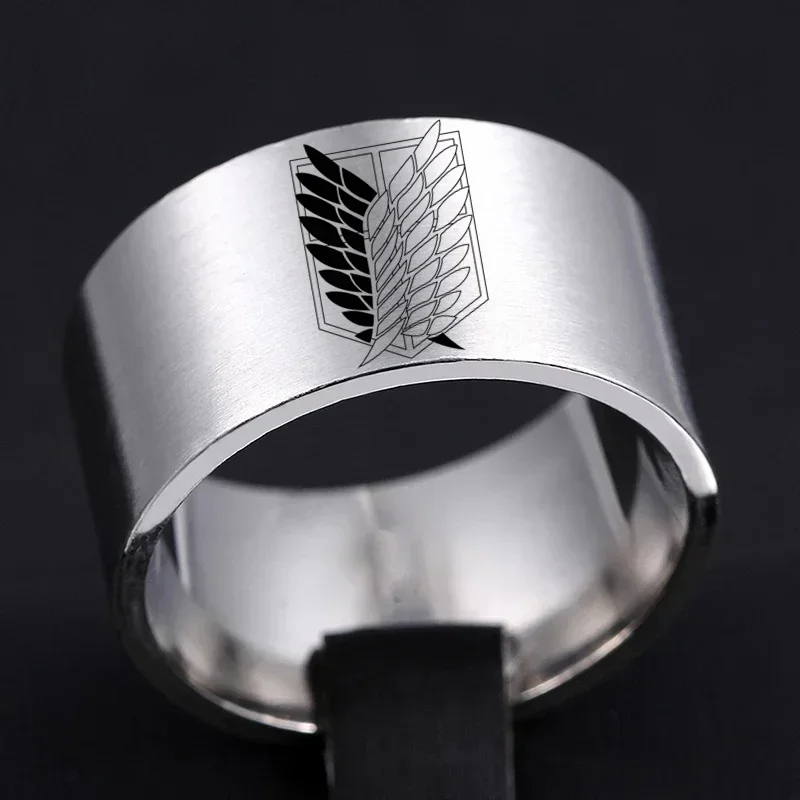 Anillo de acero inoxidable de 8mm de ataque a los Titanes, anillos de dedo con bandera de alas de la libertad para hombres y mujeres, joyería para fanáticos de Anime