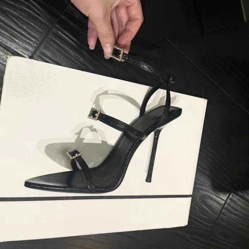 

Новые черные пикантные женские туфли на высоком каблуке с острым носком и пряжкой на ремешке, римские сандалии, женские вечерние свадебные туфли, женские сандалии