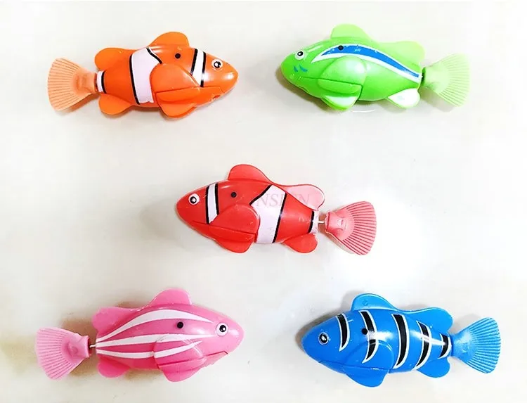 Baby Shower Glow Induction Electric Little Fish Water Fish nuoto simulazione Clown Fish Toy