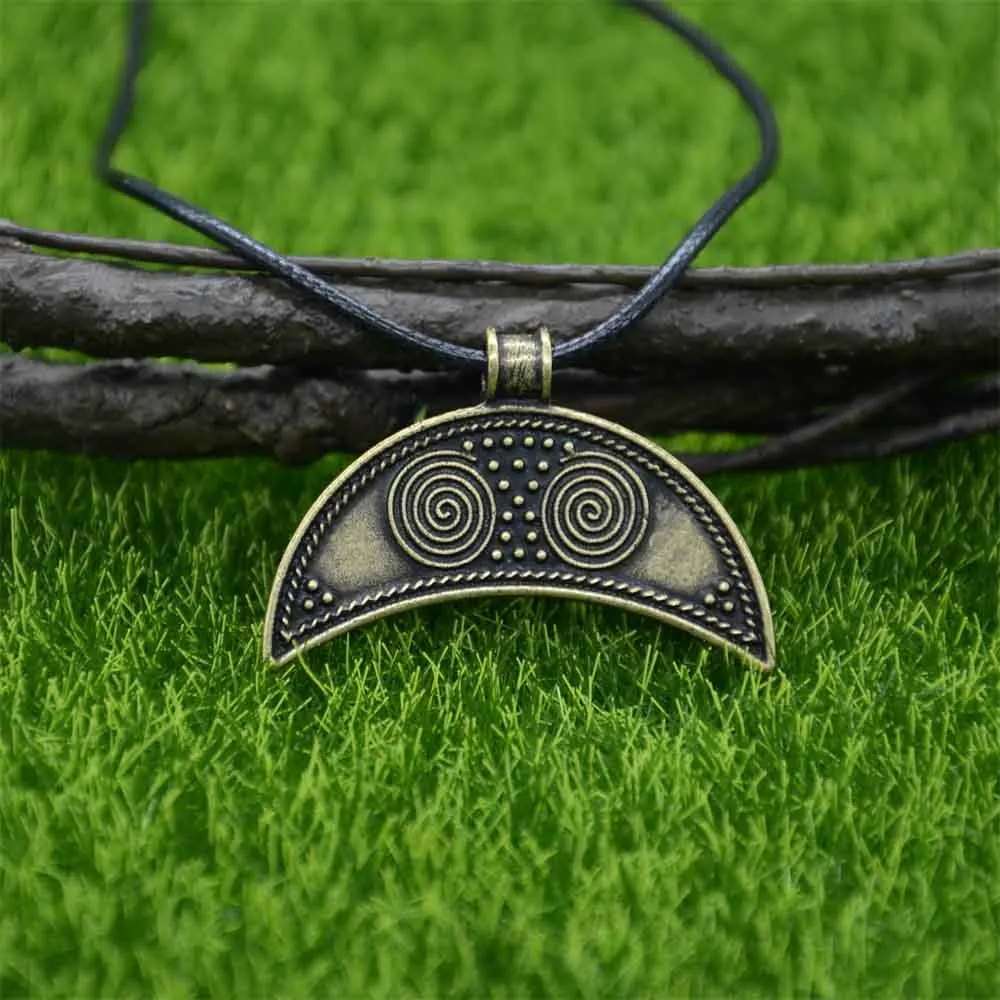 Nostalgia Slavic Pendant Lunula Symbol Crescent Moon Good Luck Charm Necklace Womens Mens Jewlery