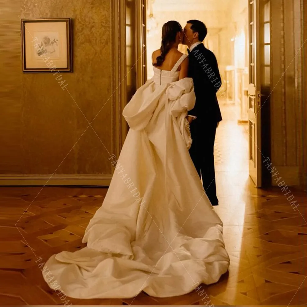 

Stunning Taffeta Wedding Cape With Train Long Sleeves And Hood Fashion Bridal Jacket Elegant Wedding Accessories TSWD763