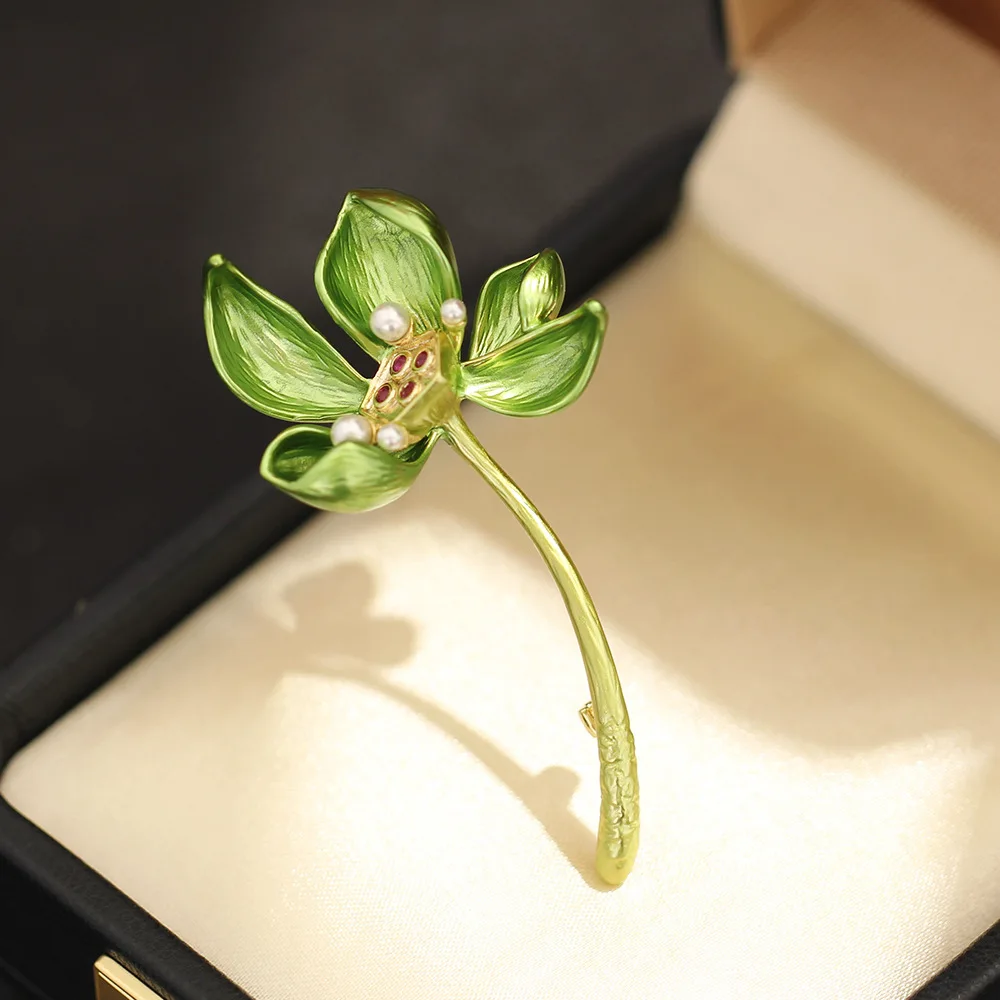 Lotus Brooches for Women Minimalist Elegant High-End Suit Coat Pin Buckle Flower Corsage Fashion Accessories
