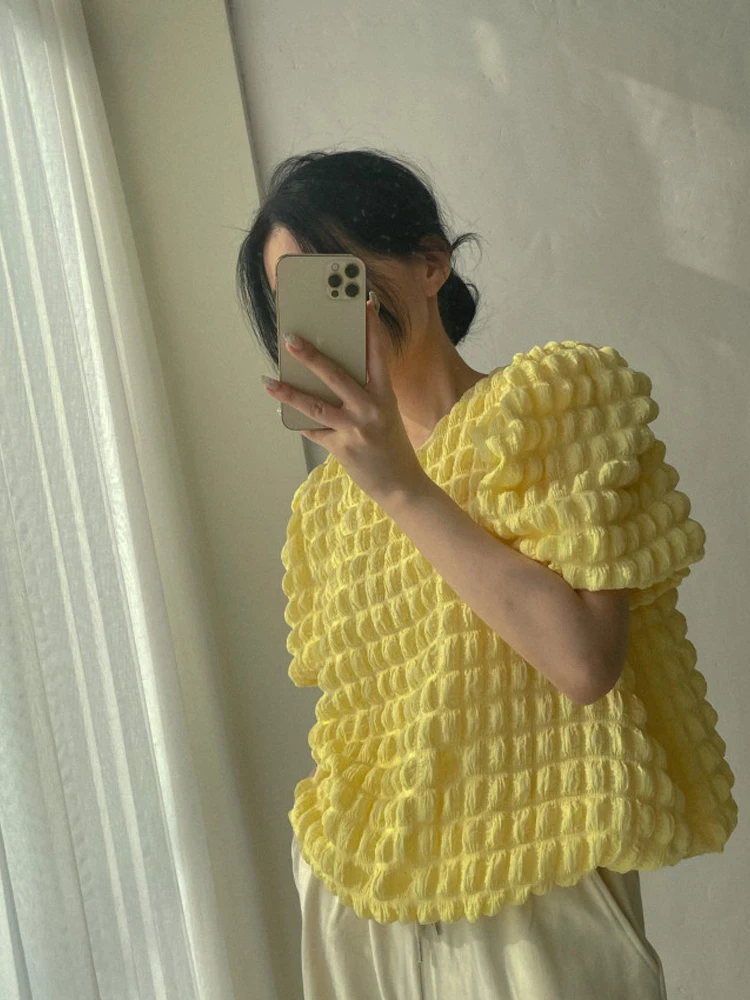 シックなレディースシャツ 春2024 クラウドバブルスリーブトップ 裏地付き ラウンドネック 半袖 快適 通勤スタイル ルーズフィット