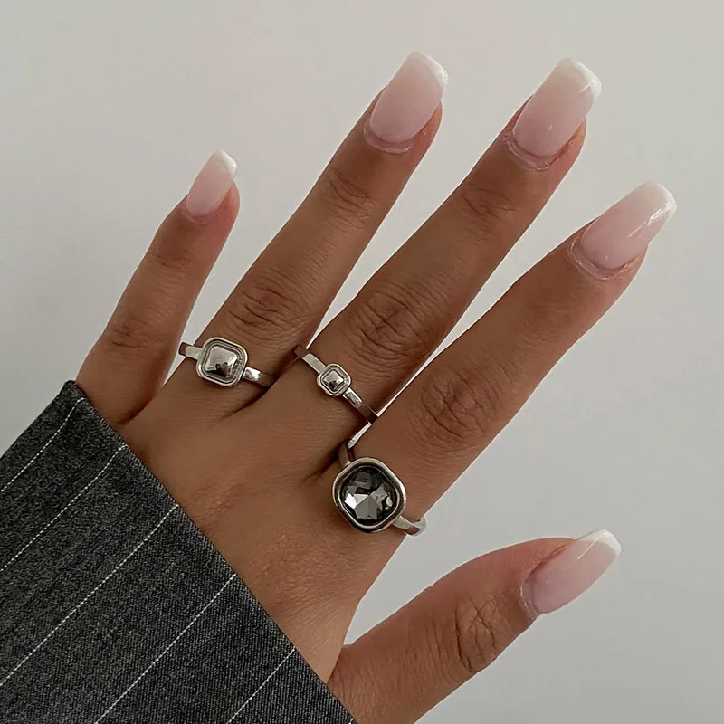 Fashion Grey Crystal Geometric Ring Women Design Silver Color Square Finger Rings Asymmetrical Zircon Daily Wear Jewelry Gifts