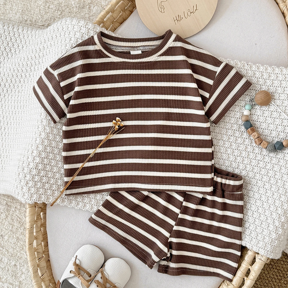 

Коричневый детский костюм, комплект из 2 предметов, новый летний комплект с короткими рукавами + шорты, полосатая футболка для мальчиков и девочек, одежда для малышей, детская одежда
