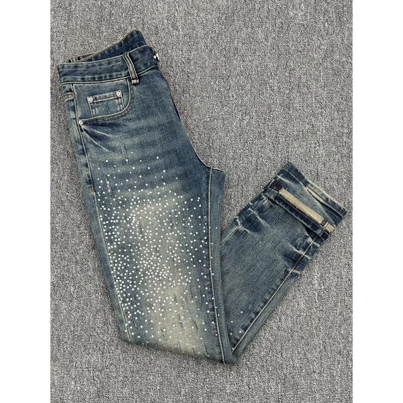 

Легкие роскошные мужские джинсы со стразами, новая коллекция весны и лета 2024, облегающие эластичные брюки с небольшим отверстием на носке.