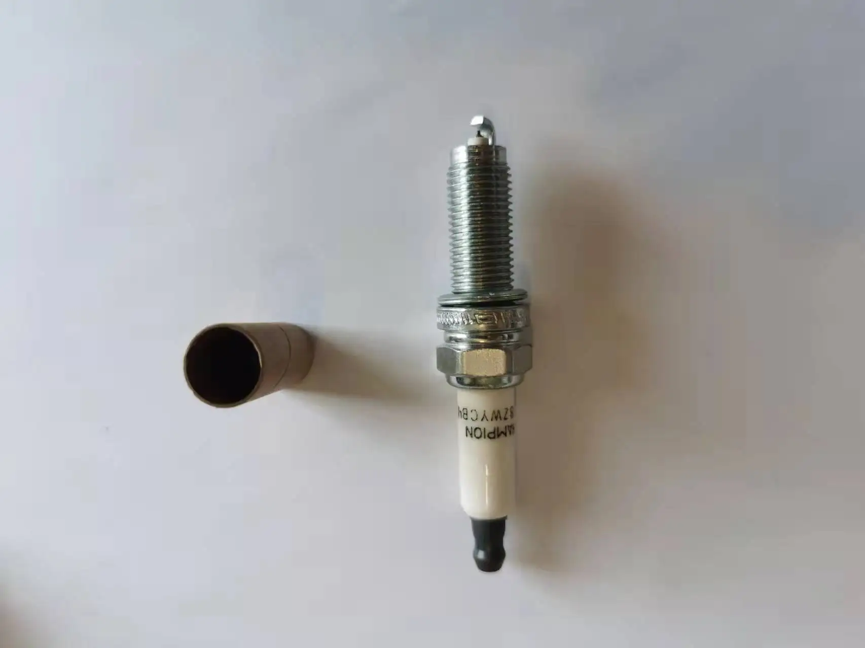 1PCS 9407 /RER8ZWYCB4 / CHAMPION SPARK PLUG FOR JEEP 3.6L/HONDA 12290-R40-A01/A02