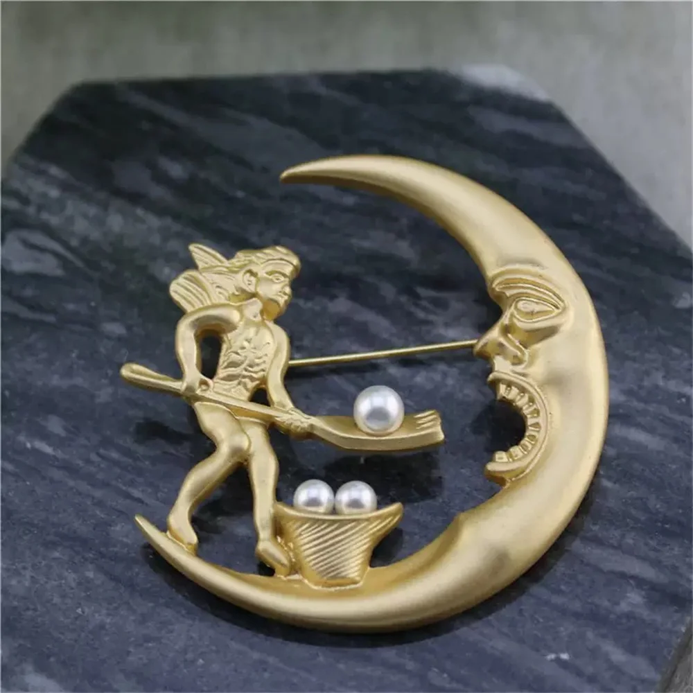 

Retro Baroque Matte Angel Moon Pearl Brooch For Man And Woman Fashion Luxury Metal Lapel Pin Clothing Jewelry Accessories Badges