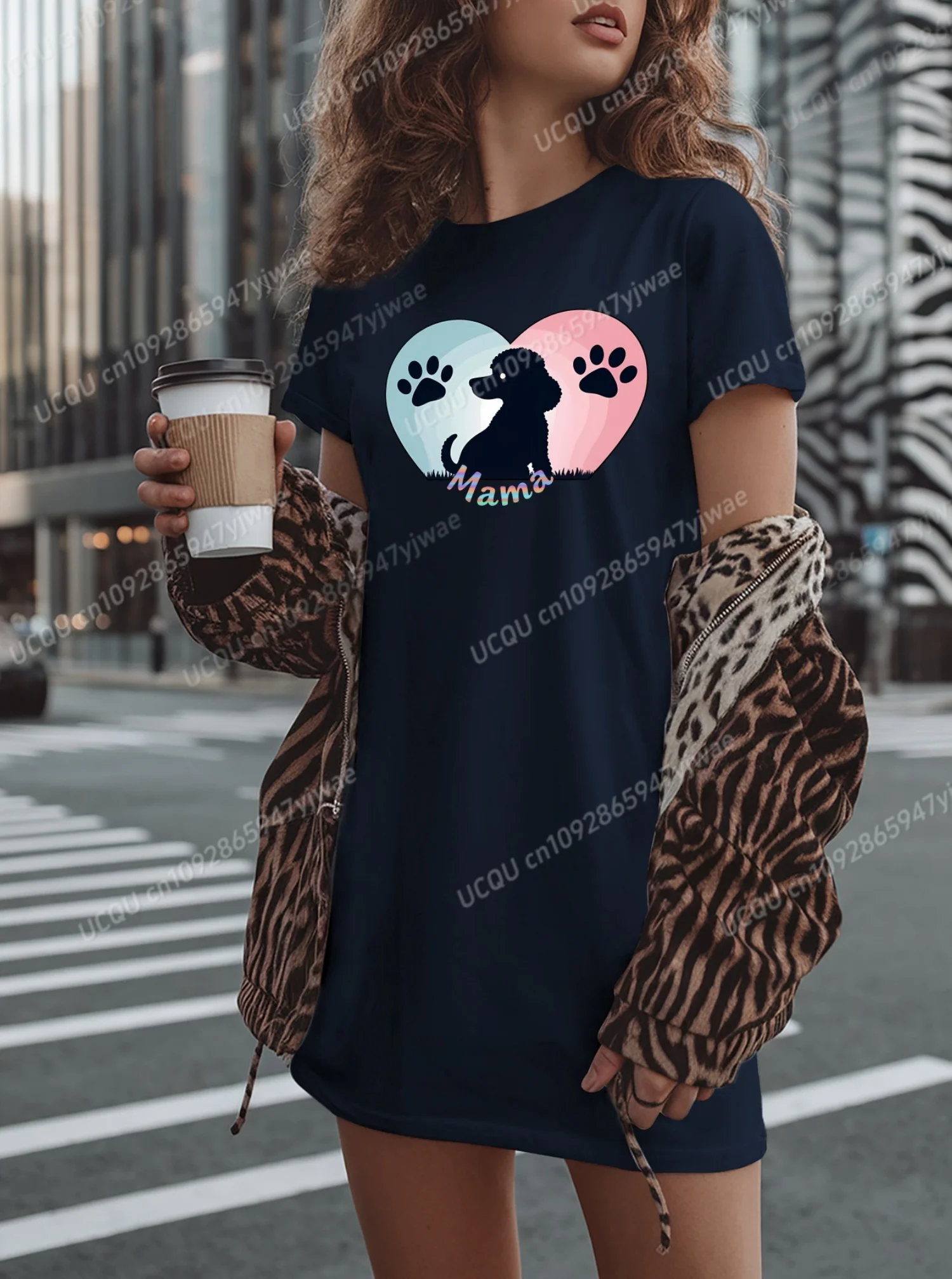 2025 ฤดูร้อนใหม่ผู้หญิงเสื้อยืดหลวมสบายๆการ์ตูนสุนัขพิมพ์ O-คอเลดี้เสื้อแขนสั้นผู้หญิงเสื้อผ้า