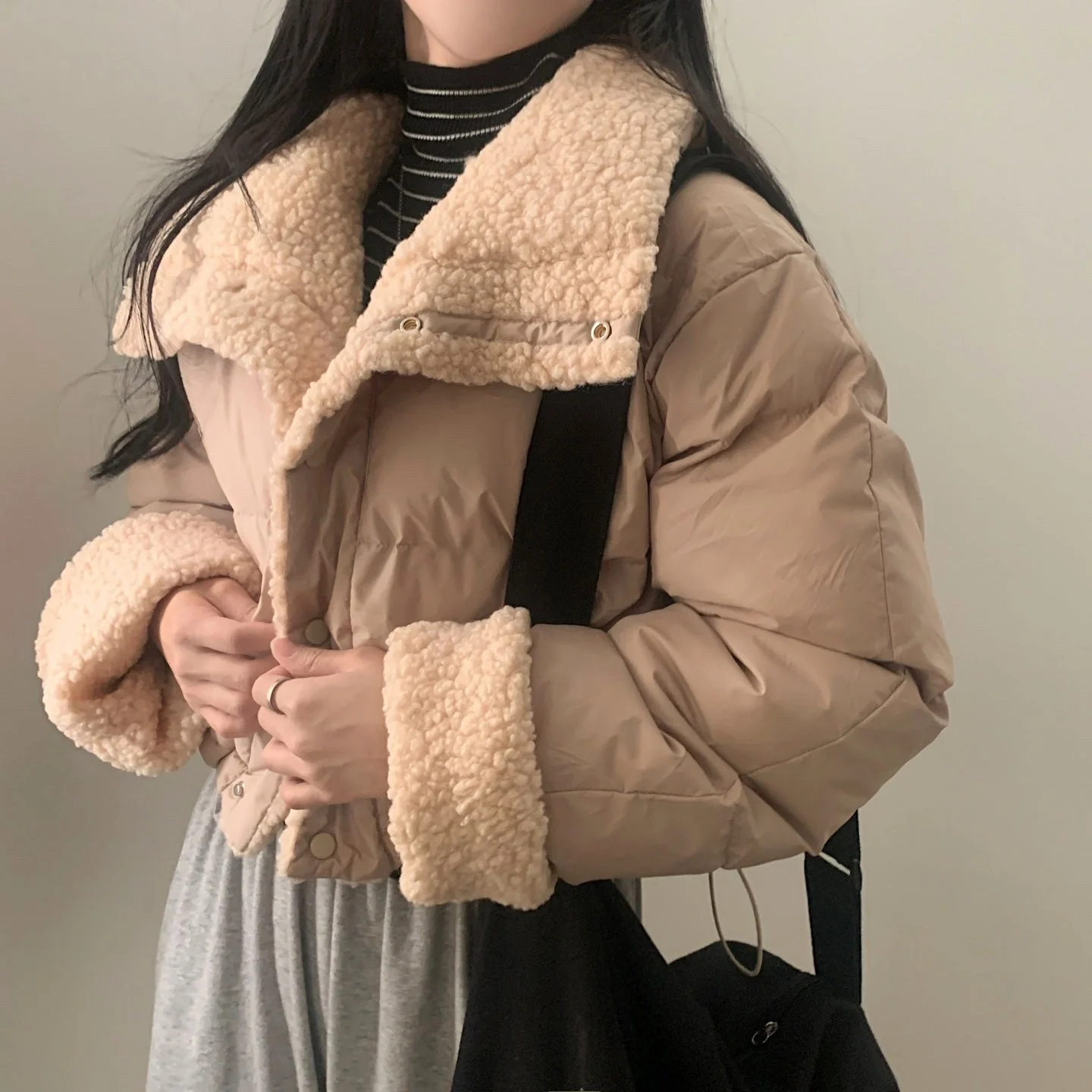 

Шикарное осенне-зимнее пальто из овечьего меха, женское хлопковое пальто с откидным воротником, теплое пальто для поездок на работу, чистая электронная коммерция S