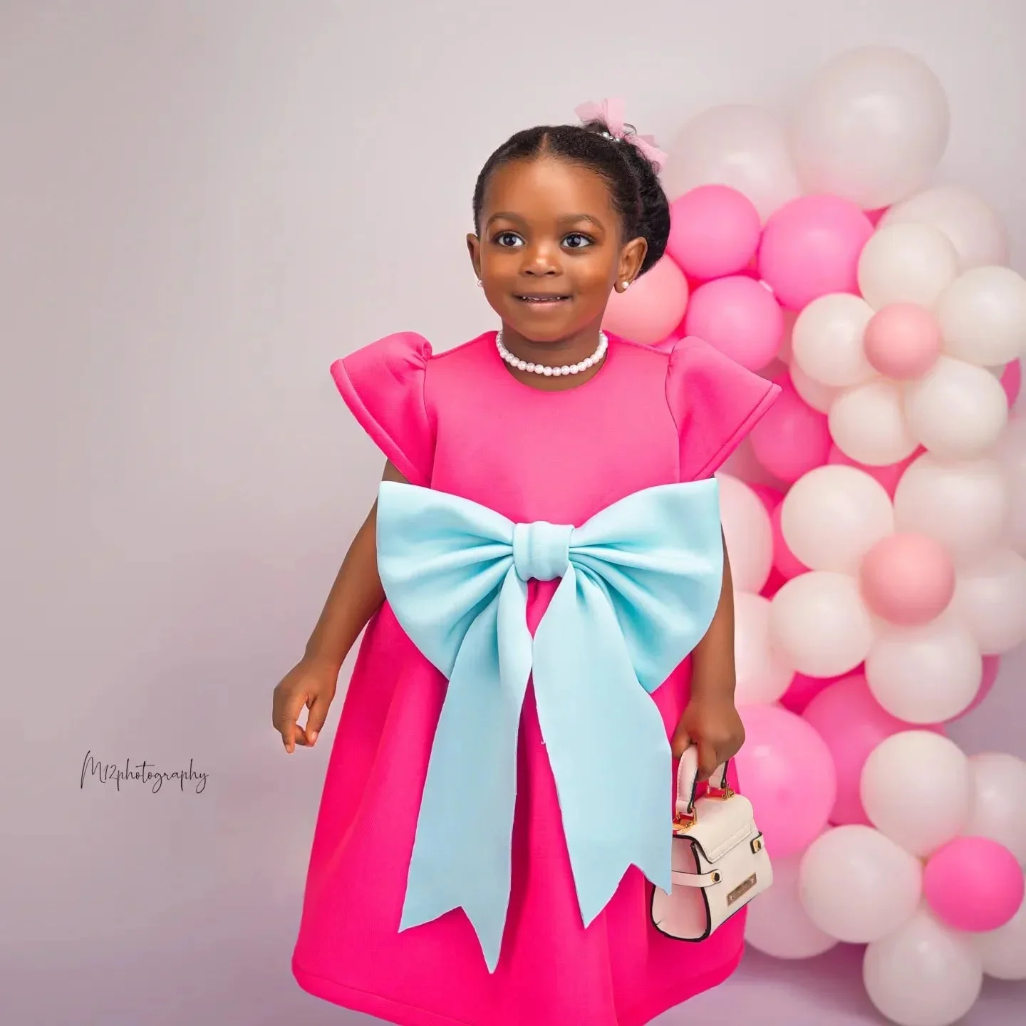 Abiti da ragazza di fiore rosa caldo per matrimonio in raso con fiocco Bellissimo abito da ballo per banchetti per prima comunione per feste di compleanno per bambini personalizzato