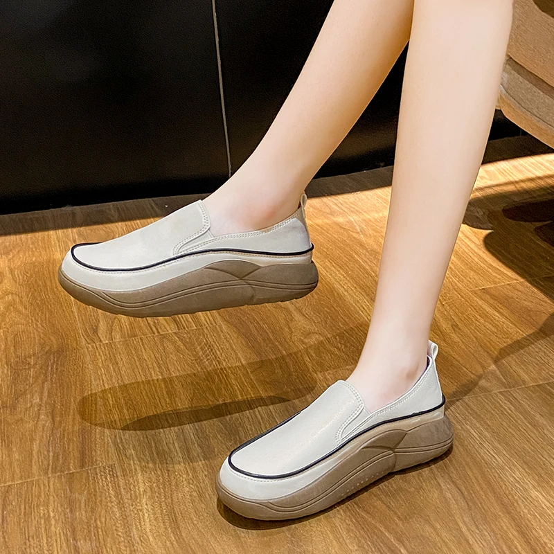 Autumn 2022 New Thick Soles Shaking Shoes All Fashion Women's Single Shoes High Top Small White Shoes Casual Retro