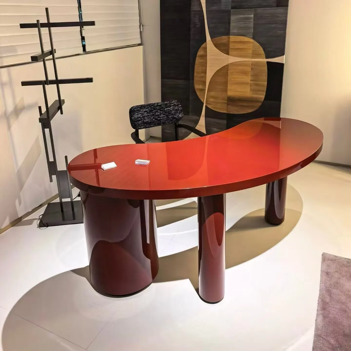 Minimalist solid wood curved desk office high-end small apartment red workbench