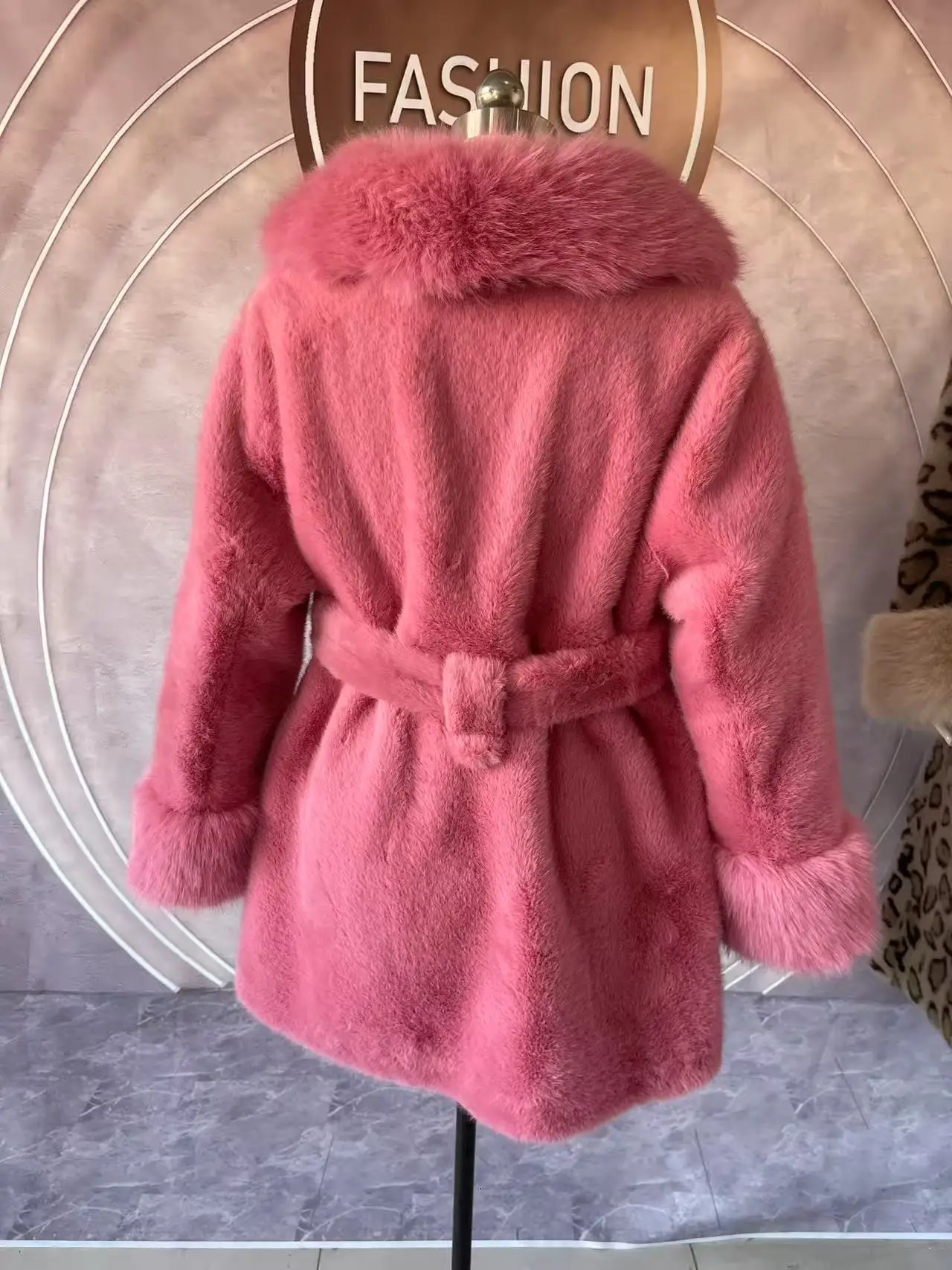 Luxury High Quality New Large Fur Collar Fur Coat Belt Slim Jacket Women Winter Warm Eco-Friendly Mink Fox Fur Coat Premium Tops