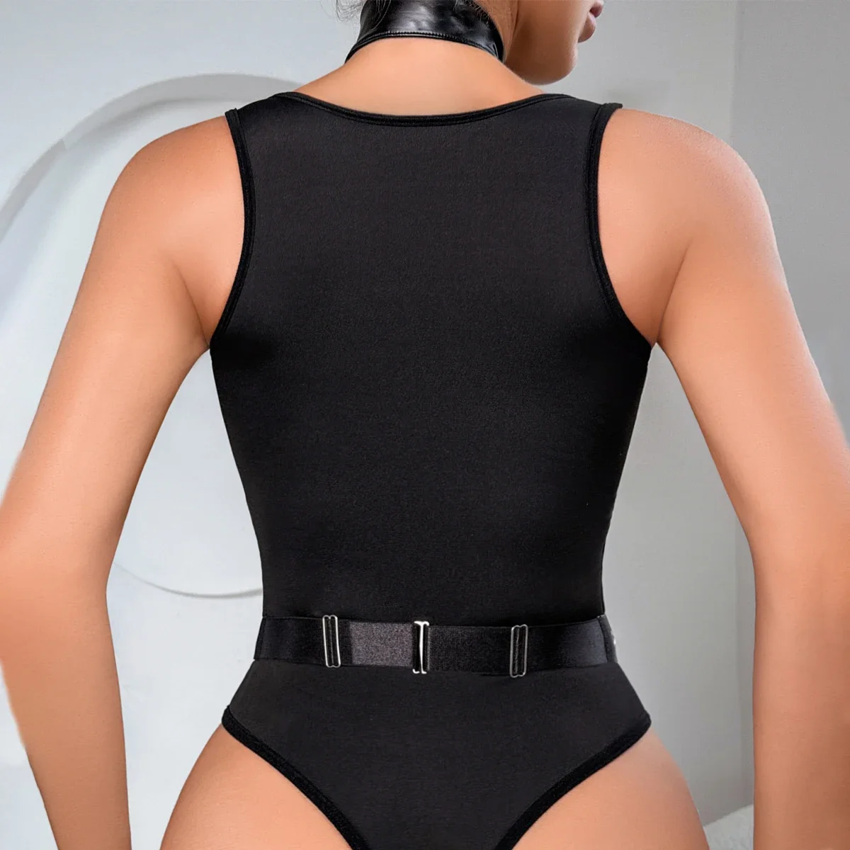 ヨーロッパとアメリカのセクシーなメッシュレザーシースルースプライシングジャンプスーツ、スパイシーガールハンギングネックジッパースプリットジャンプスーツ