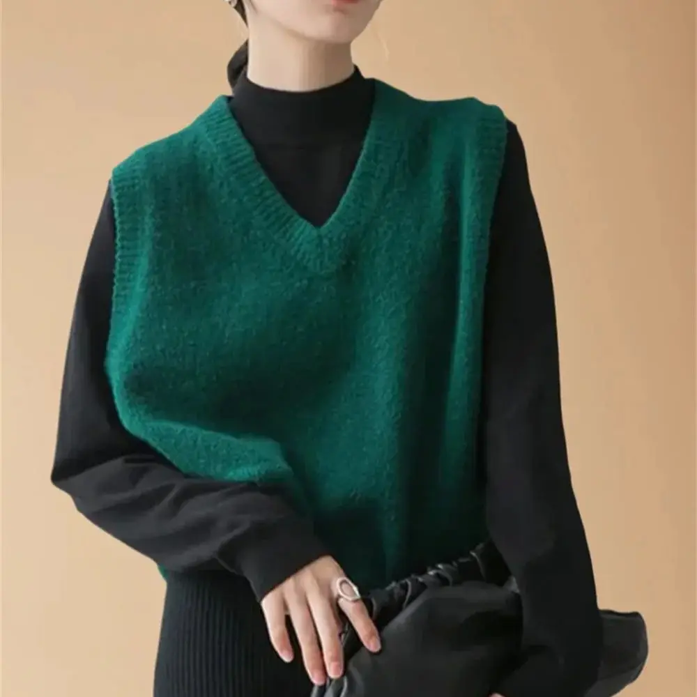 2024 Women Sweater Green Vest Autumn and Winter Korean Loose Black V-neck Knitted Vest Sleeveless Sweater Women Tops