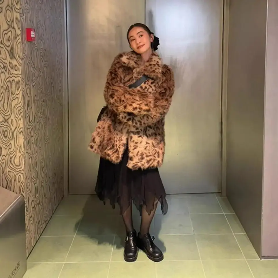 جديد الشتاء التلبيب طوق القهوة ليوبارد فو الفراء معطف طويل الأكمام أشعث المرأة سترة دافئة لينة فروي ملابس خارجية فضفاضة