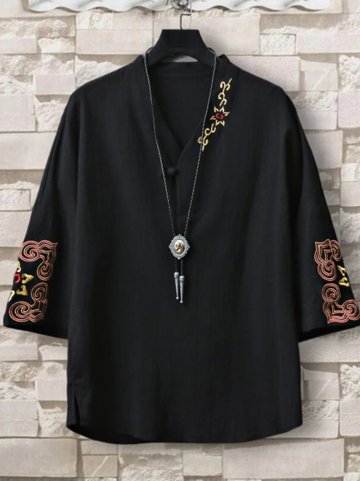若い男性の夏用薄手半袖シャツ刺繍入り綿麻混紡カジュアルファッショナブルな漢服スタイルカジュアルウェア