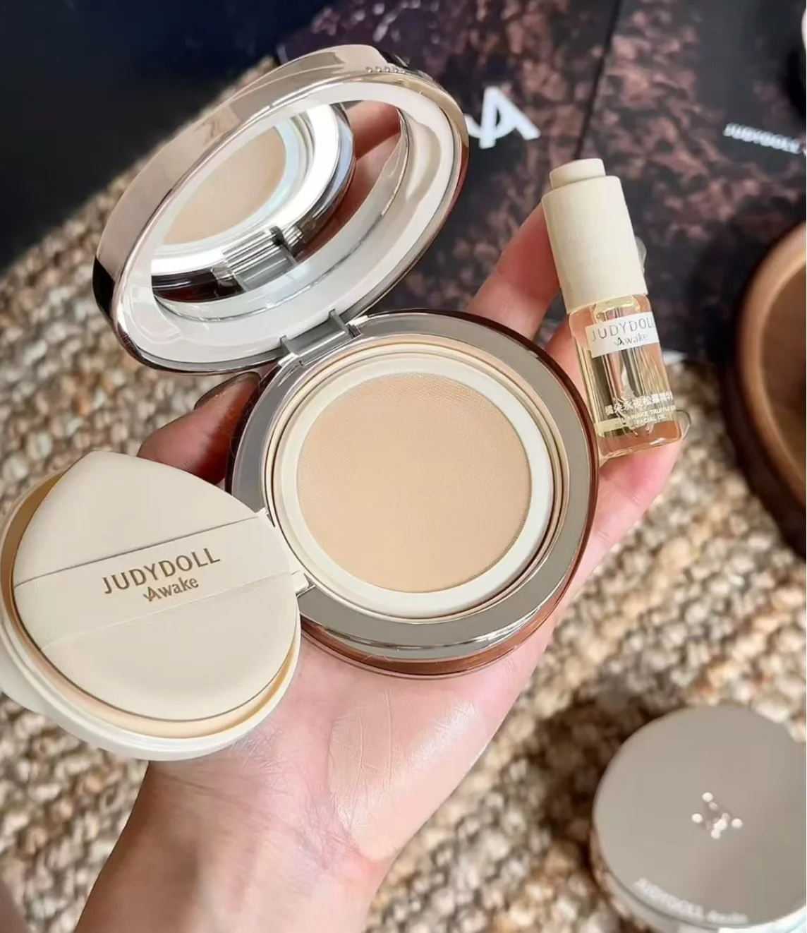 JUDYDOLL Awake Uv Defense Cushion Spf50 14g Foundation مع الكمأة جوهر زيت الوجه 5 مللي وسادة هوائية كريم ماكياج مستحضرات التجميل