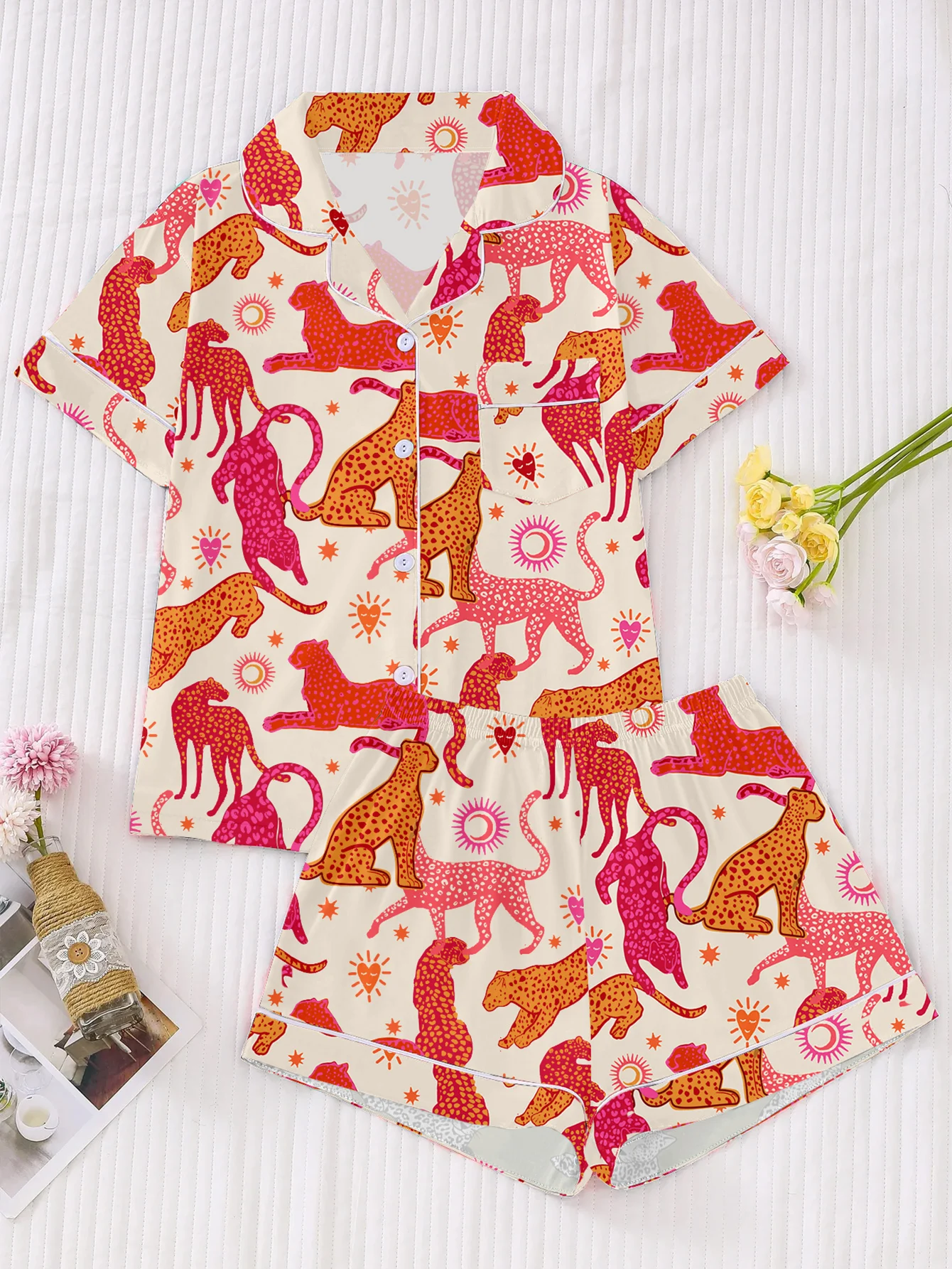 

Standard Size Spring and Summer Women's Two-Piece Pajamas, Fashionable and Casual Animal Print, Comfortable Short-Sleeved Tie Tops and Matching Shorts, Elegant Cardigan Pajamas Set