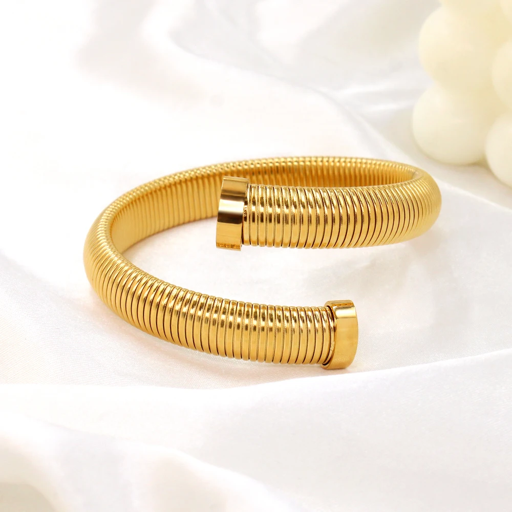 USENSET 16mm Wide Chunky Women Stainless Steel Cuff Bangle Attractive Spiral Texture PVD Gold Plated Bracelet Daily Wear