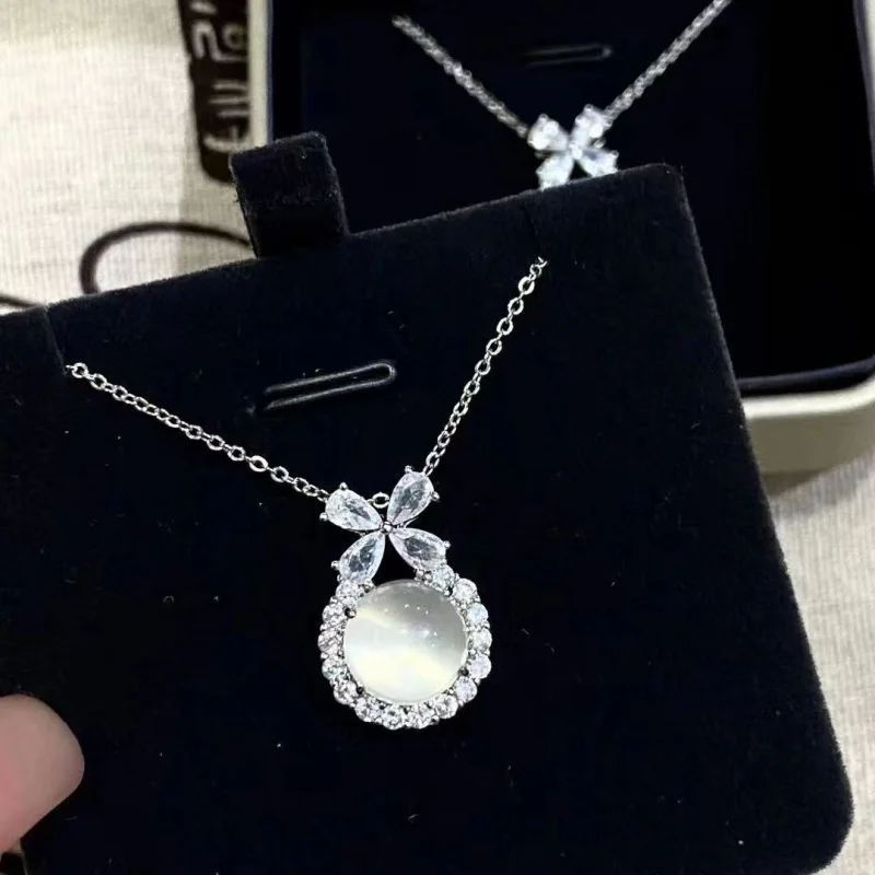 

Подвеска из мадагаскарского халцедона High Ice, инкрустированная серебром 925 пробы, в стиле «Убегающая принцесса», аналогичная модели Xiaoho.