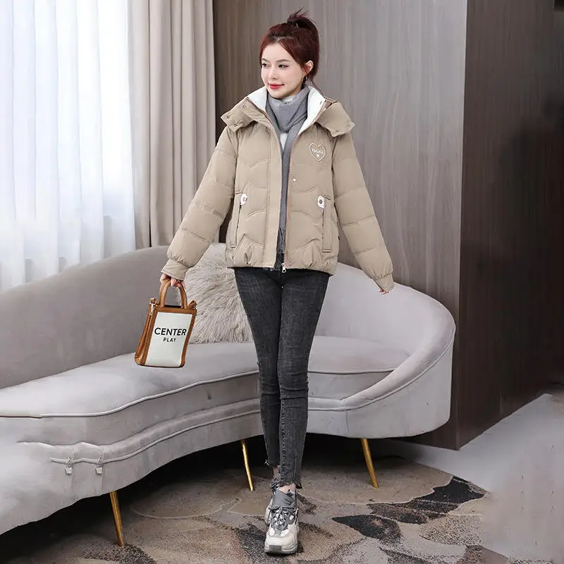 2025 frauen Neue Herbst/winter Kurzen Stil Vielseitig Westlichen Stil Baumwolle Mantel Tops Mode Verdickt Warme Design Mit Kapuze Baumwolle mantel