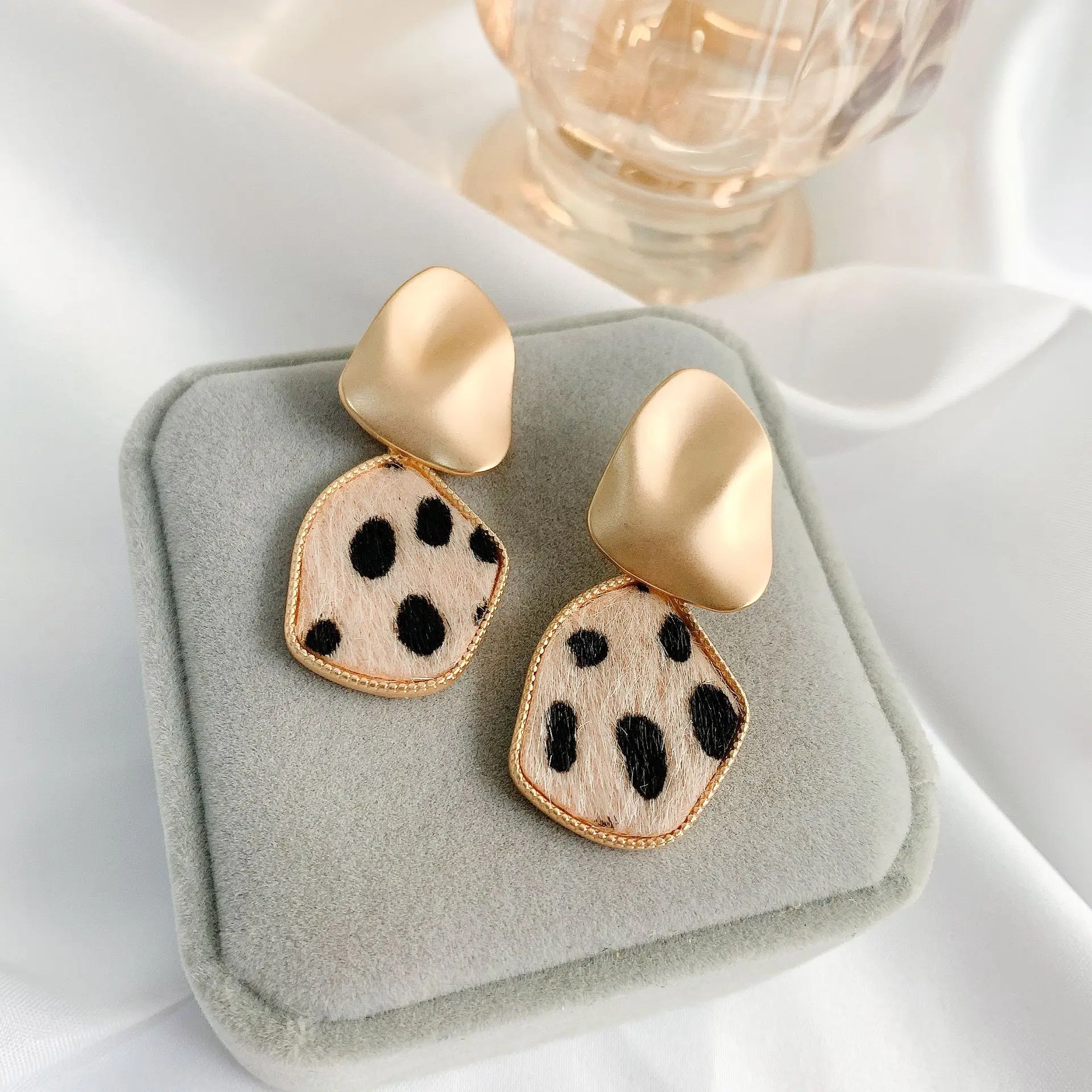 Girl Leopard Earrings All-match Contrast Color Plush Eardrops Stitching Frosted Circle Geometric Earring Wholesale