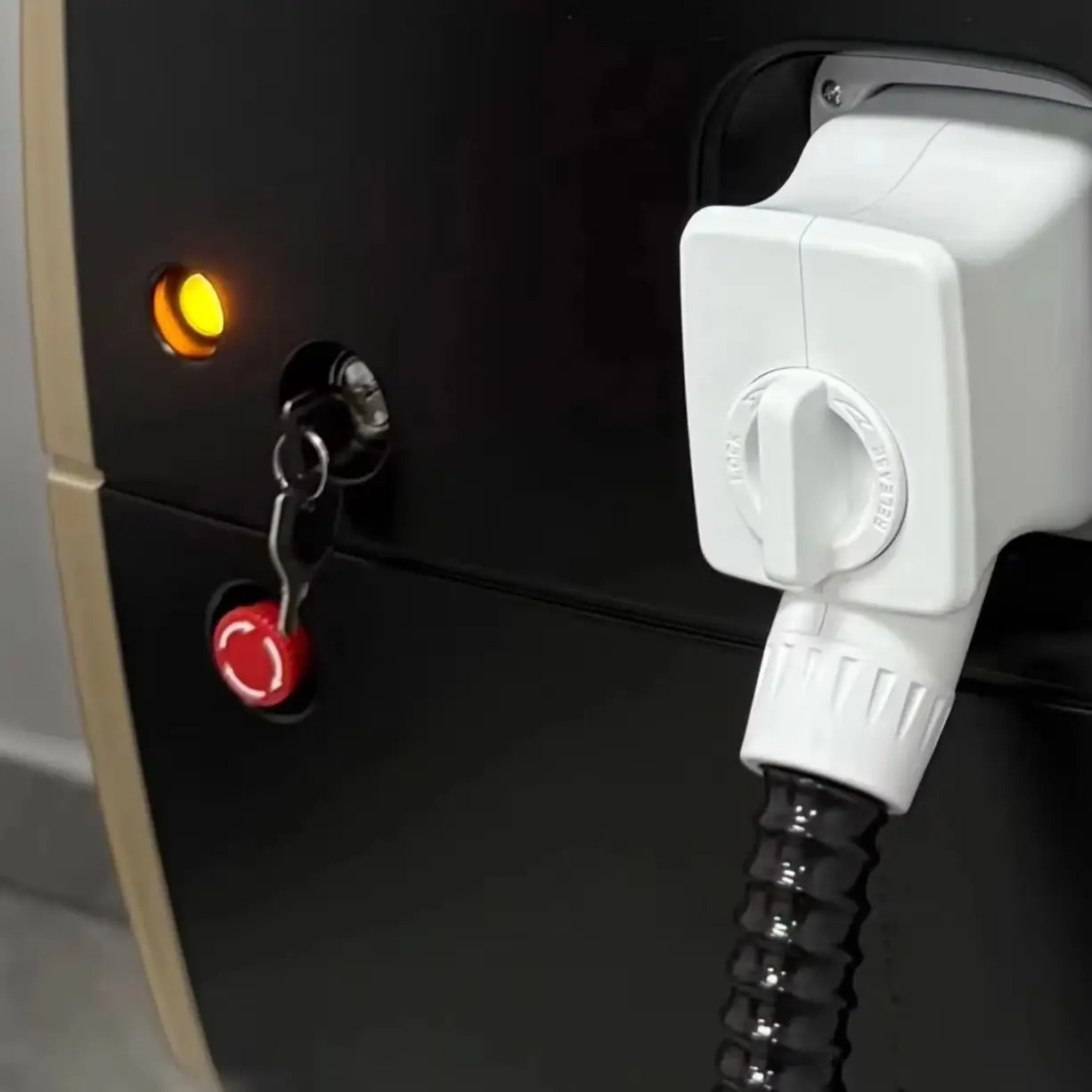 

Профессиональный диодный лазер для удаления волос Ice Titanium, портативный аппарат 808 755 940 1064 нм, 4 длины волны, для перманентного удаления волос